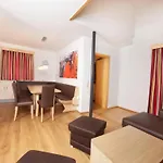 In With Swimming Pool And Views 아파트