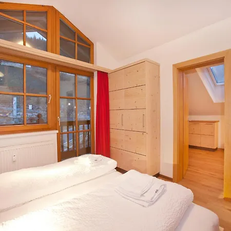 In With Swimming Pool And Views *