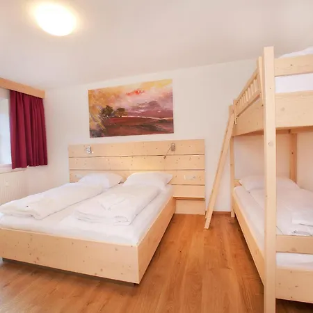 Apartman In With Swimming Pool And Views