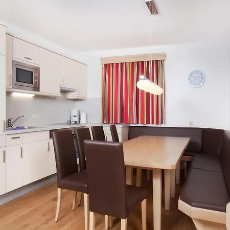 Apartman In With Swimming Pool And Views