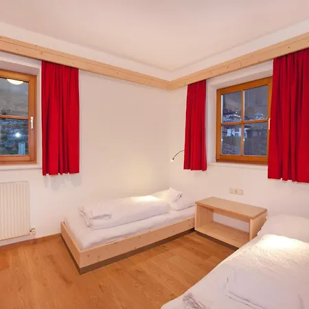 Apartman In With Swimming Pool And Views