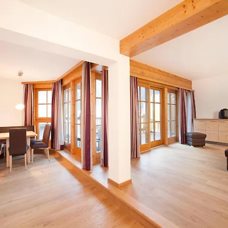 In With Swimming Pool And Views *