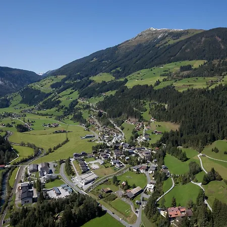 Apartman In With Swimming Pool And Views