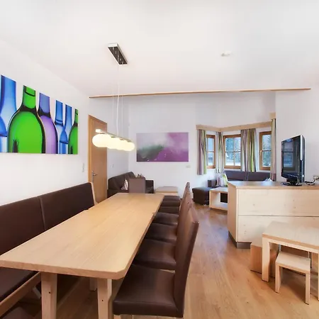 アパート In With Swimming Pool And Views