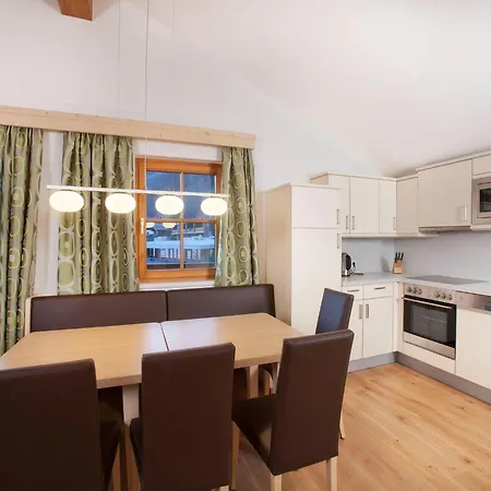 アパート In With Swimming Pool And Views