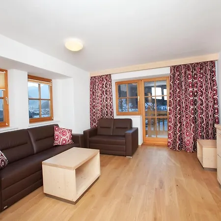 アパート In With Swimming Pool And Views