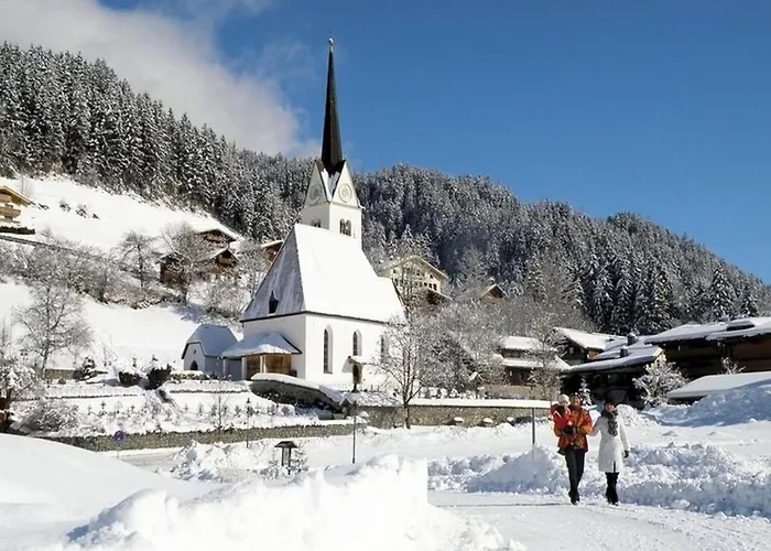 In With Swimming Pool And Views *